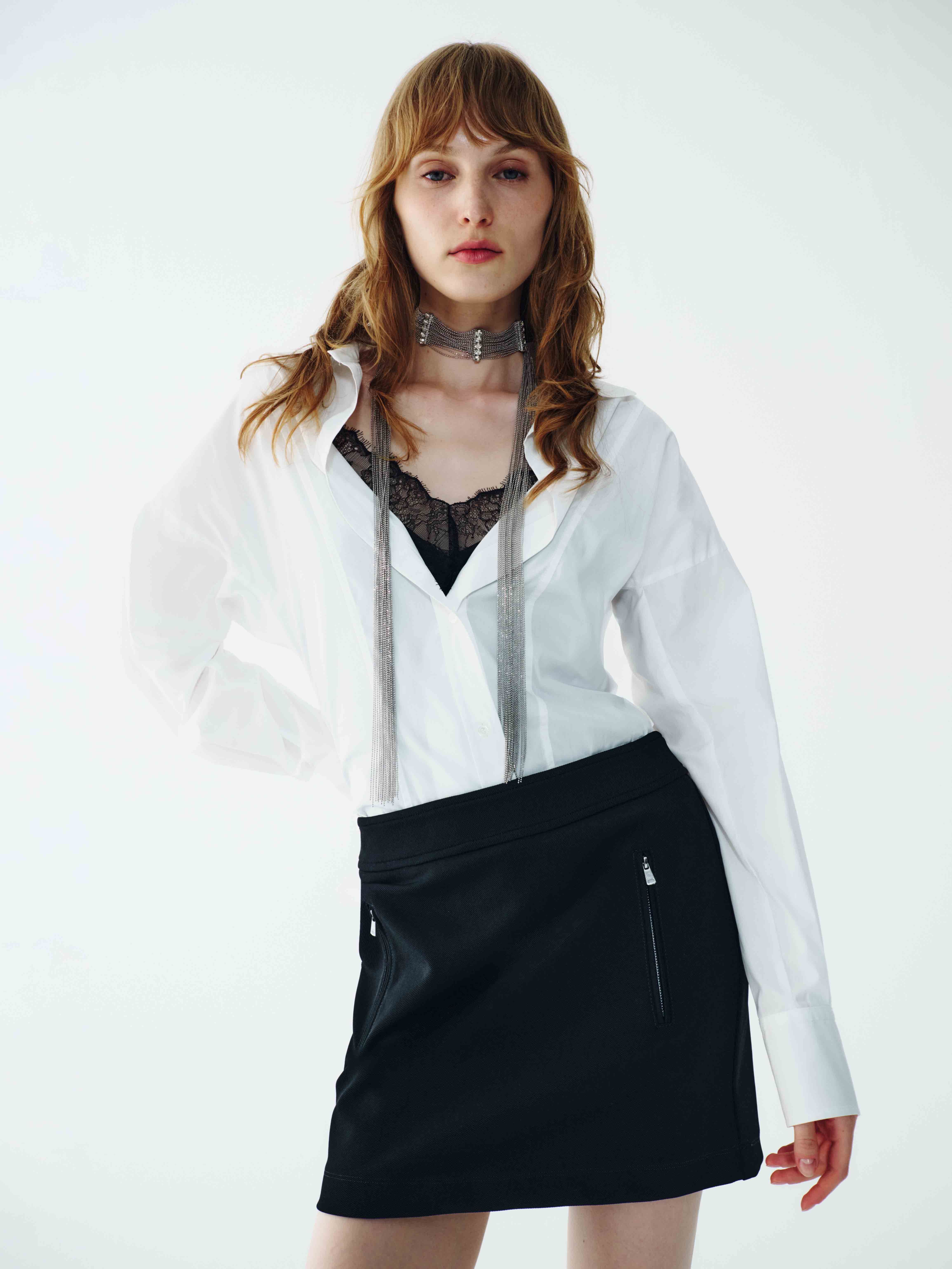 Camicia Bianca E Minigonna Nera Intrend